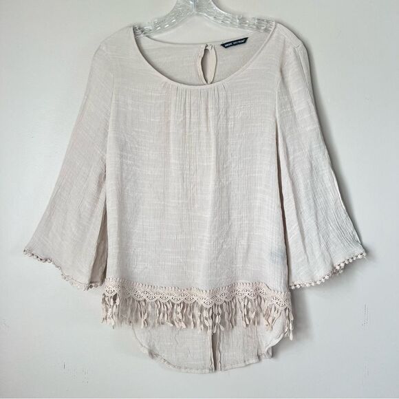 Unique Spectrum Boho Lightweight Crocheted Fringe 3/4 Sleeve Blouse - Picture 1 of 12